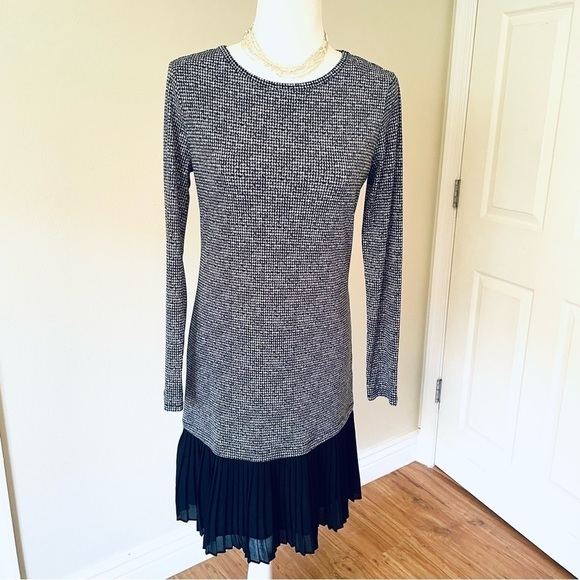 🖤 Michael Kors XS Houndstooth Midi Dress – Long Sleeve, Pleated Hem - Picture 2 of 10